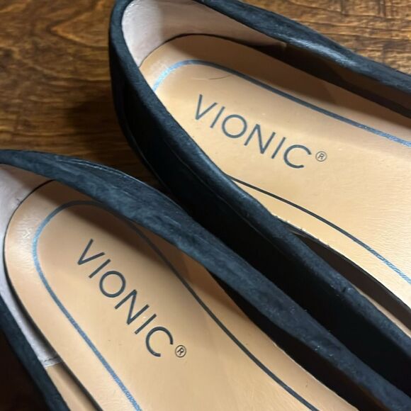 Vionic Savannah Bkack Suede Loafer, size 8W - Picture 7 of 9